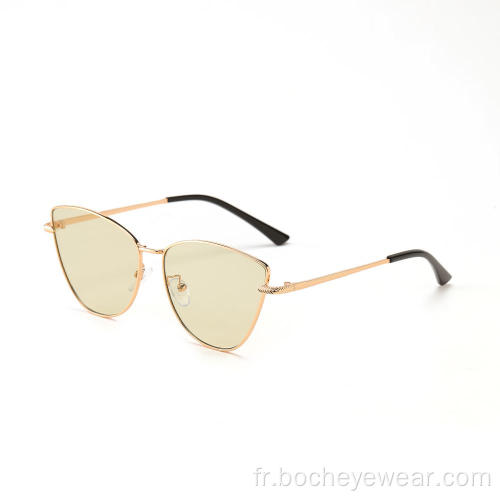 Grand plus récent mode hommes femmes lunettes de soleil nuances personnalisées en gros lunettes de soleil de style de rue cadre lunettes de soleil en métal